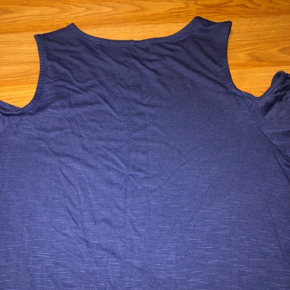 MINKPINK Shoulder Cut Out T-Shirt - Picture 6 of 6